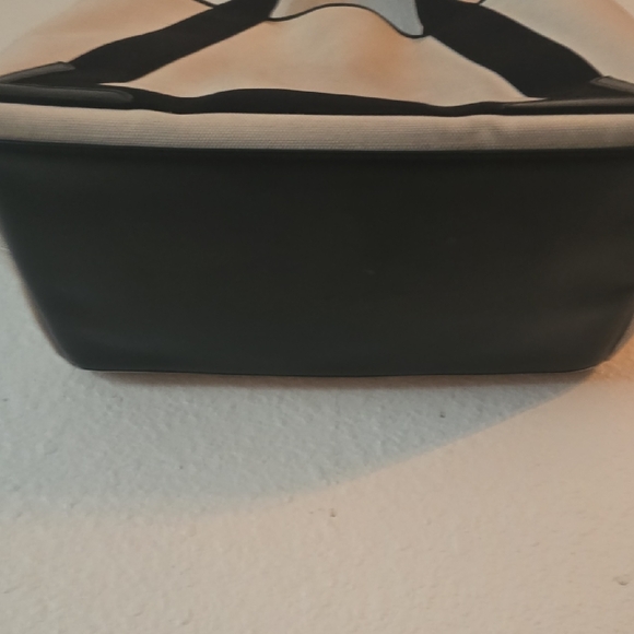 Balenciaga Black and Cream Tote Bag - Picture 7 of 9